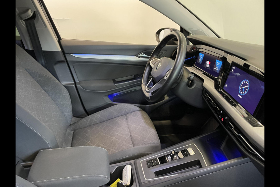 Volkswagen Golf 1.5 eTSI Life DSG-7 Aut Trekhaak Navigatie Apple Carplay/ Android Auto Camera Parkeersensoren Adaptive Cruise Control Stuur- en stoelverwarming Virtual Cockpit Lichtmetalen velgen Sfeerverlichting Climate Control
