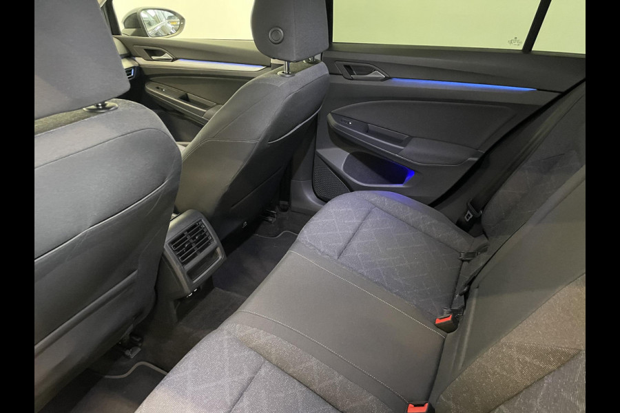Volkswagen Golf 1.5 eTSI Life DSG-7 Aut Trekhaak Navigatie Apple Carplay/ Android Auto Camera Parkeersensoren Adaptive Cruise Control Stuur- en stoelverwarming Virtual Cockpit Lichtmetalen velgen Sfeerverlichting Climate Control