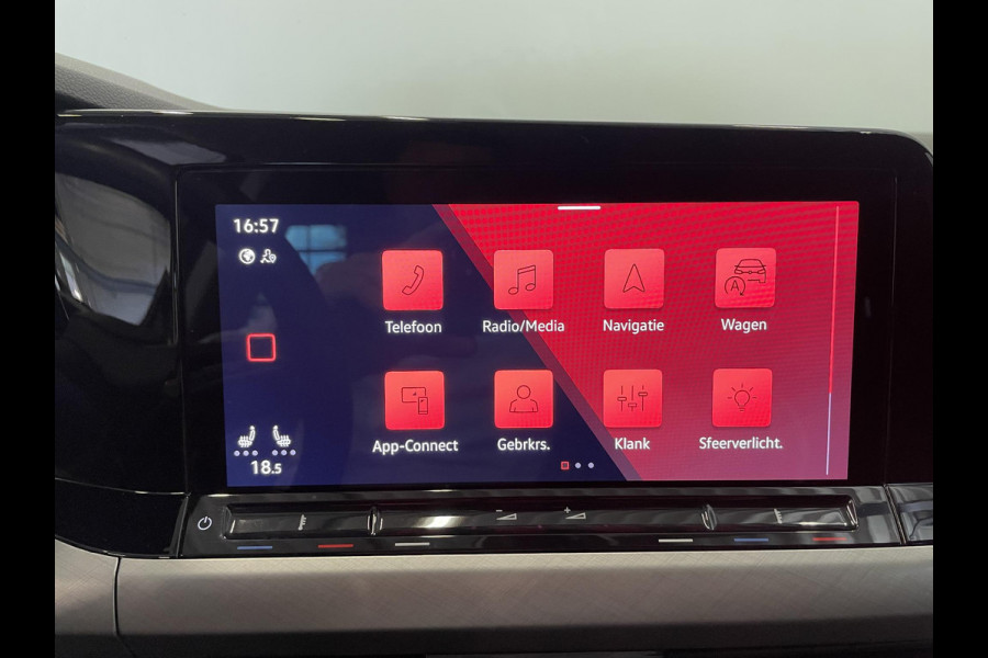 Volkswagen Golf 1.5 eTSI Life DSG-7 Aut Trekhaak Navigatie Apple Carplay/ Android Auto Camera Parkeersensoren Adaptive Cruise Control Stuur- en stoelverwarming Virtual Cockpit Lichtmetalen velgen Sfeerverlichting Climate Control