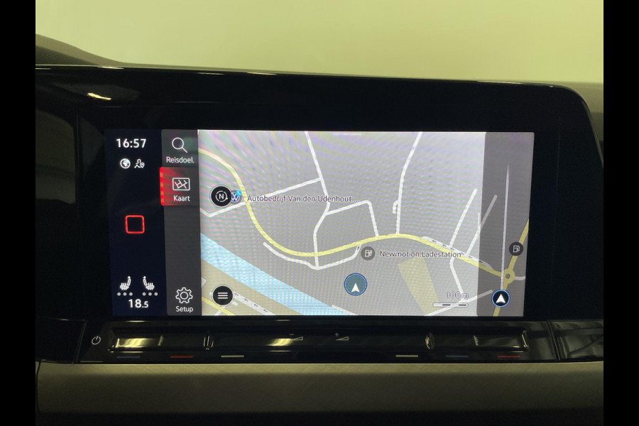Volkswagen Golf 1.5 eTSI Life DSG-7 Aut Trekhaak Navigatie Apple Carplay/ Android Auto Camera Parkeersensoren Adaptive Cruise Control Stuur- en stoelverwarming Virtual Cockpit Lichtmetalen velgen Sfeerverlichting Climate Control