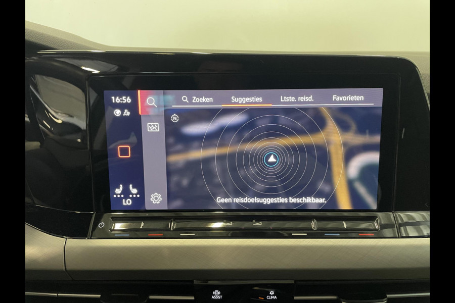 Volkswagen Golf 1.5 eTSI Life DSG-7 Aut Trekhaak Navigatie Apple Carplay/ Android Auto Camera Parkeersensoren Adaptive Cruise Control Stuur- en stoelverwarming Virtual Cockpit Lichtmetalen velgen Sfeerverlichting Climate Control