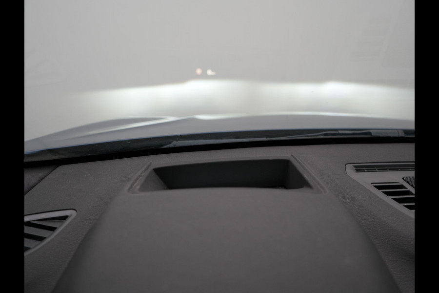 BMW X1 xDrive25e Sportline Plug In Hybrid 220pk PHEV | Panodak | Trekhaak Afn. | Head Up |  Lederen Sportstoelen Verwarmd | Apple Carplay | Camera | 18"L.M | M Sportstuur |