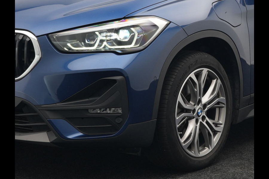 BMW X1 xDrive25e Sportline Plug In Hybrid 220pk PHEV | Panodak | Trekhaak Afn. | Head Up |  Lederen Sportstoelen Verwarmd | Apple Carplay | Camera | 18"L.M | M Sportstuur |