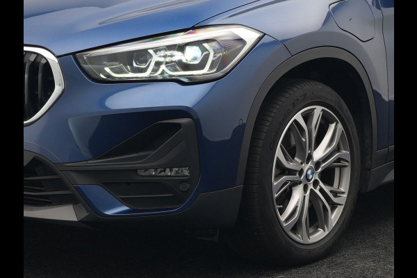 BMW X1 xDrive25e Sportline Plug In Hybrid 220pk PHEV | Panodak | Trekhaak Afn. | Head Up |  Lederen Sportstoelen Verwarmd | Apple Carplay | Camera | 18"L.M | M Sportstuur |