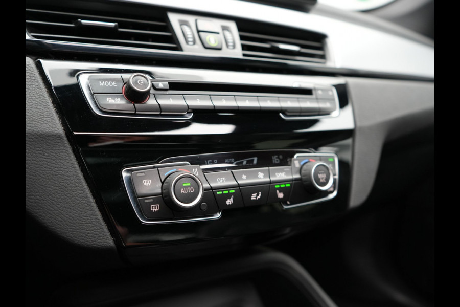 BMW X1 xDrive25e Sportline Plug In Hybrid 220pk PHEV | Panodak | Trekhaak Afn. | Head Up |  Lederen Sportstoelen Verwarmd | Apple Carplay | Camera | 18"L.M | M Sportstuur |