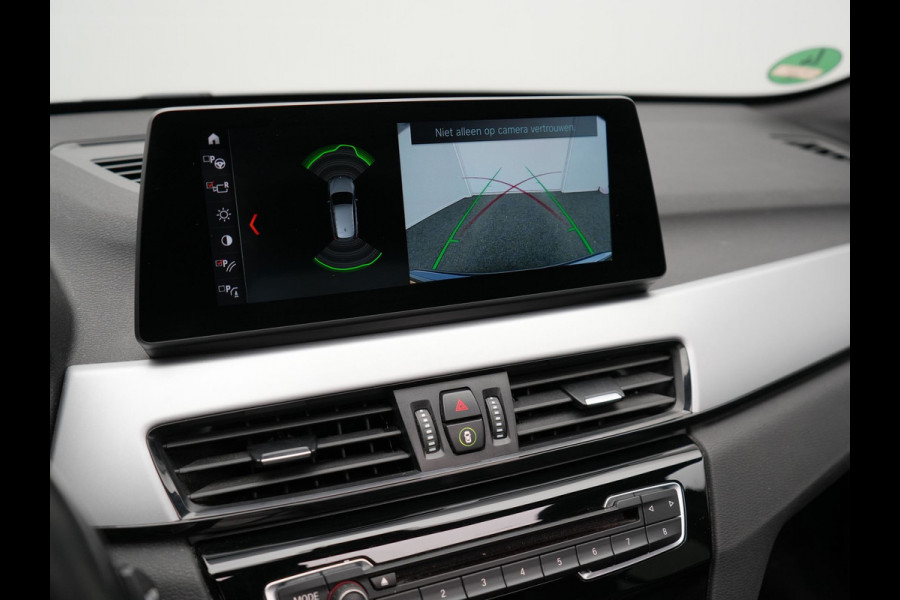 BMW X1 xDrive25e Sportline Plug In Hybrid 220pk PHEV | Panodak | Trekhaak Afn. | Head Up |  Lederen Sportstoelen Verwarmd | Apple Carplay | Camera | 18"L.M | M Sportstuur |