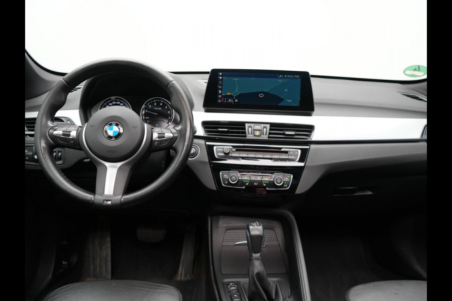 BMW X1 xDrive25e Sportline Plug In Hybrid 220pk PHEV | Panodak | Trekhaak Afn. | Head Up |  Lederen Sportstoelen Verwarmd | Apple Carplay | Camera | 18"L.M | M Sportstuur |