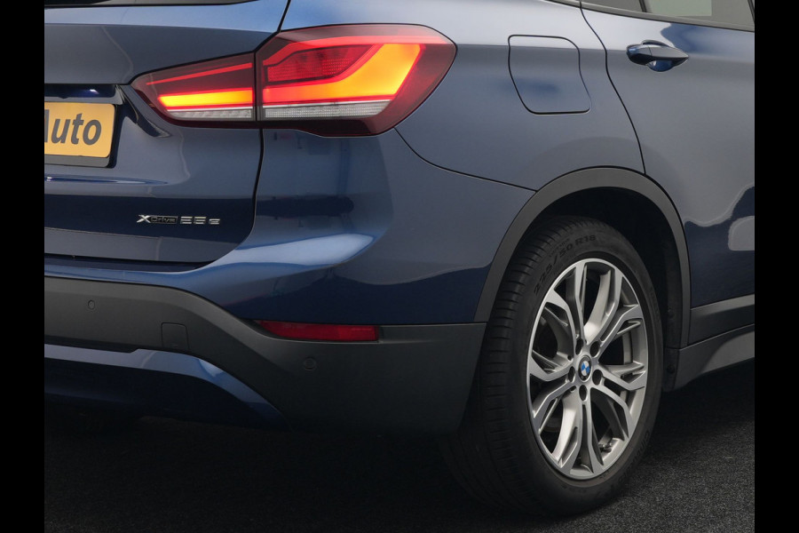BMW X1 xDrive25e Sportline Plug In Hybrid 220pk PHEV | Panodak | Trekhaak Afn. | Head Up |  Lederen Sportstoelen Verwarmd | Apple Carplay | Camera | 18"L.M | M Sportstuur |