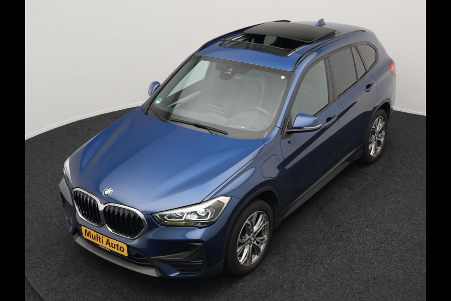 BMW X1 xDrive25e Sportline Plug In Hybrid 220pk PHEV | Panodak | Trekhaak Afn. | Head Up |  Lederen Sportstoelen Verwarmd | Apple Carplay | Camera | 18"L.M | M Sportstuur |