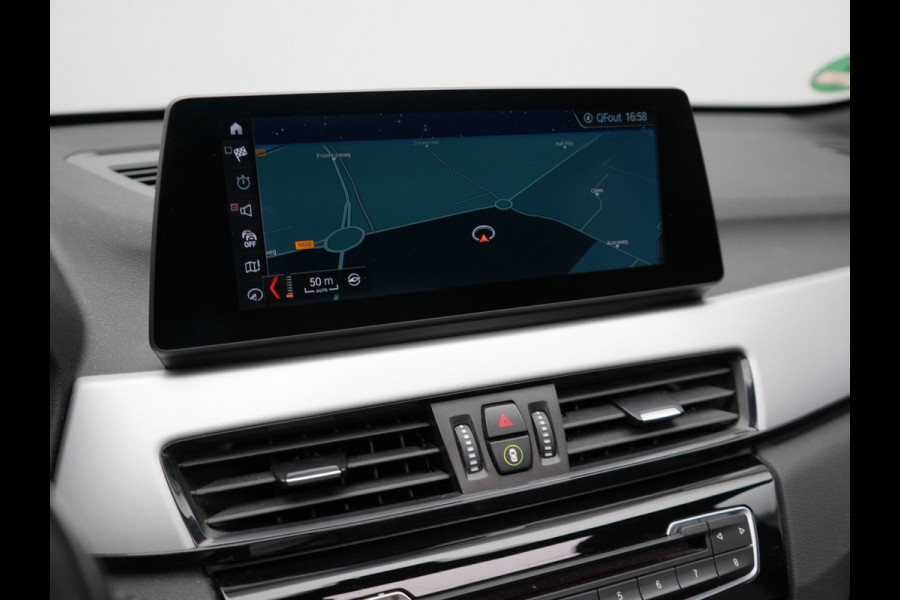 BMW X1 xDrive25e Sportline Plug In Hybrid 220pk PHEV | Panodak | Trekhaak Afn. | Head Up |  Lederen Sportstoelen Verwarmd | Apple Carplay | Camera | 18"L.M | M Sportstuur |