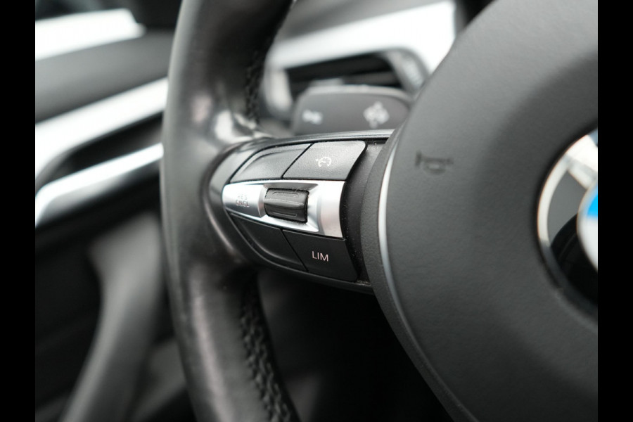 BMW X1 xDrive25e Sportline Plug In Hybrid 220pk PHEV | Panodak | Trekhaak Afn. | Head Up |  Lederen Sportstoelen Verwarmd | Apple Carplay | Camera | 18"L.M | M Sportstuur |