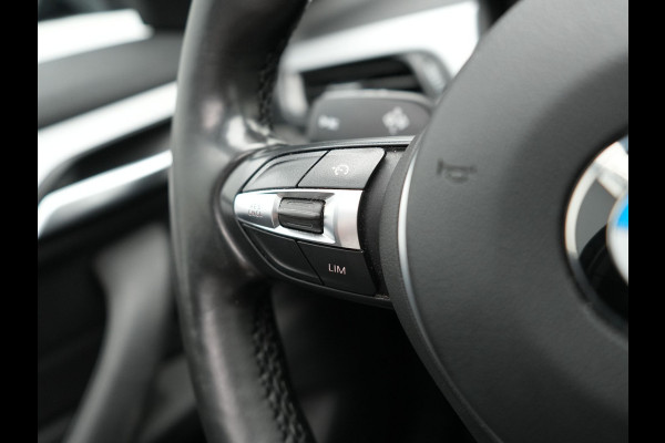 BMW X1 xDrive25e Sportline Plug In Hybrid 220pk PHEV | Panodak | Trekhaak Afn. | Head Up |  Lederen Sportstoelen Verwarmd | Apple Carplay | Camera | 18"L.M | M Sportstuur |