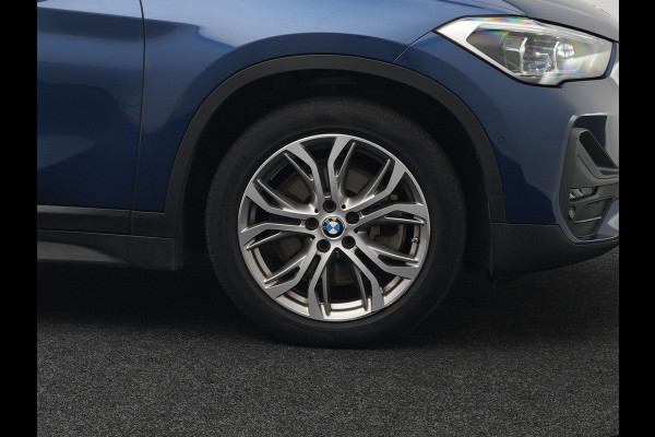 BMW X1 xDrive25e Sportline Plug In Hybrid 220pk PHEV | Panodak | Trekhaak Afn. | Head Up |  Lederen Sportstoelen Verwarmd | Apple Carplay | Camera | 18"L.M | M Sportstuur |