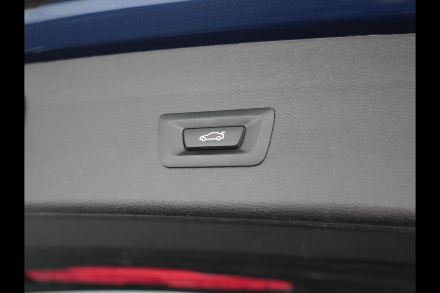 BMW X1 xDrive25e Sportline Plug In Hybrid 220pk PHEV | Panodak | Trekhaak Afn. | Head Up |  Lederen Sportstoelen Verwarmd | Apple Carplay | Camera | 18"L.M | M Sportstuur |