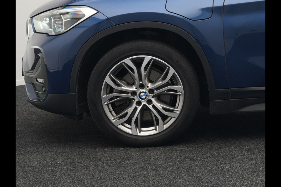 BMW X1 xDrive25e Sportline Plug In Hybrid 220pk PHEV | Panodak | Trekhaak Afn. | Head Up |  Lederen Sportstoelen Verwarmd | Apple Carplay | Camera | 18"L.M | M Sportstuur |