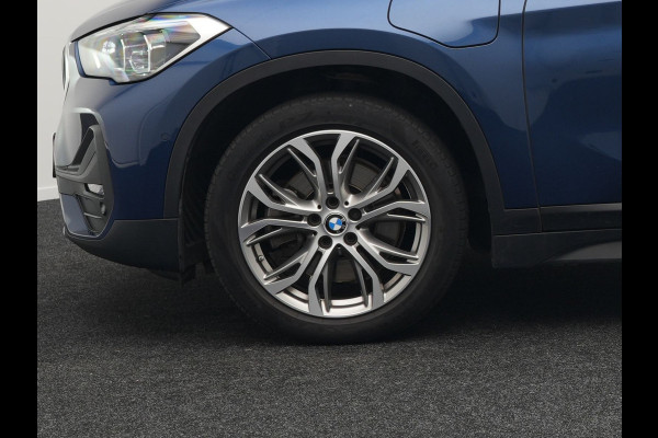 BMW X1 xDrive25e Sportline Plug In Hybrid 220pk PHEV | Panodak | Trekhaak Afn. | Head Up |  Lederen Sportstoelen Verwarmd | Apple Carplay | Camera | 18"L.M | M Sportstuur |