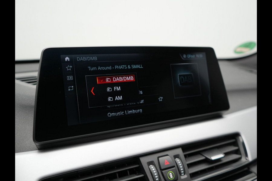 BMW X1 xDrive25e Sportline Plug In Hybrid 220pk PHEV | Panodak | Trekhaak Afn. | Head Up |  Lederen Sportstoelen Verwarmd | Apple Carplay | Camera | 18"L.M | M Sportstuur |