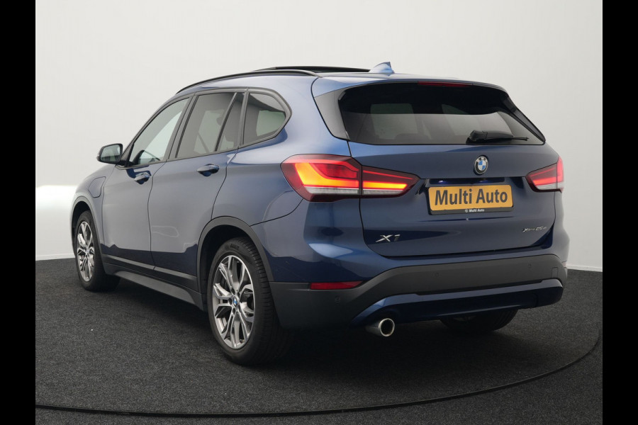 BMW X1 xDrive25e Sportline Plug In Hybrid 220pk PHEV | Panodak | Trekhaak Afn. | Head Up |  Lederen Sportstoelen Verwarmd | Apple Carplay | Camera | 18"L.M | M Sportstuur |