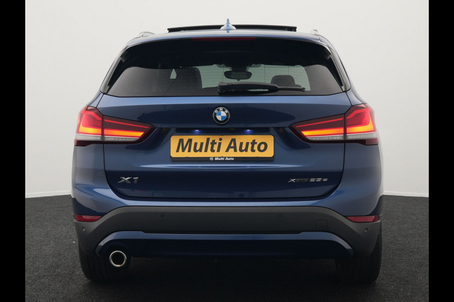 BMW X1 xDrive25e Sportline Plug In Hybrid 220pk PHEV | Panodak | Trekhaak Afn. | Head Up |  Lederen Sportstoelen Verwarmd | Apple Carplay | Camera | 18"L.M | M Sportstuur |