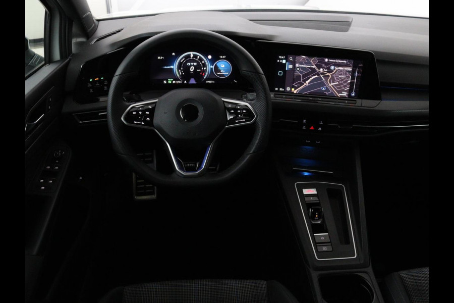 Volkswagen Golf 1.4 eHybrid GTE | Camera | Adaptive cruise | Carplay | Navigatie | Sportstoelen | Full LED | Sfeerverlichting | PHEV