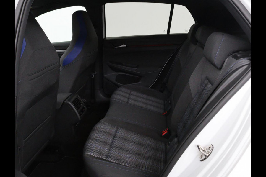 Volkswagen Golf 1.4 eHybrid GTE | Camera | Adaptive cruise | Carplay | Navigatie | Sportstoelen | Full LED | Sfeerverlichting | PHEV