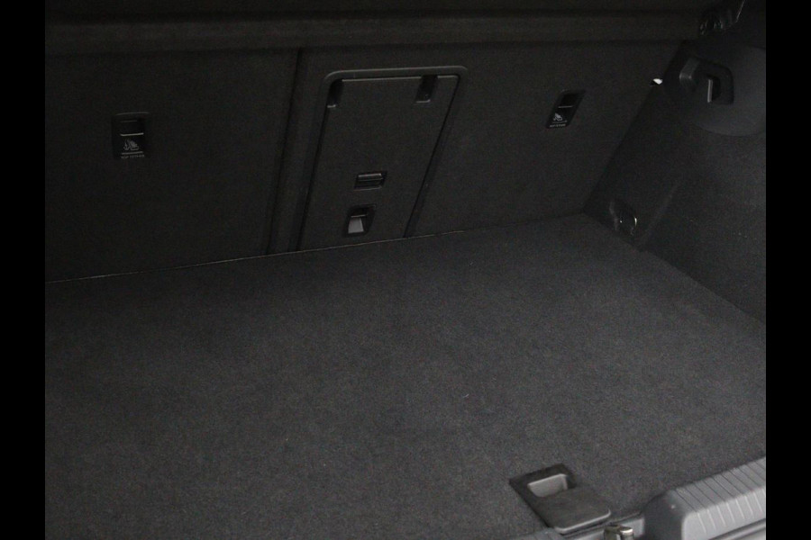 Volkswagen Golf 1.4 eHybrid GTE | Camera | Adaptive cruise | Carplay | Navigatie | Sportstoelen | Full LED | Sfeerverlichting | PHEV