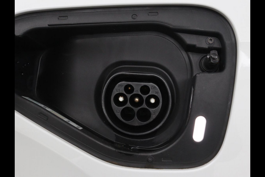 Volkswagen Golf 1.4 eHybrid GTE | Camera | Adaptive cruise | Carplay | Navigatie | Sportstoelen | Full LED | Sfeerverlichting | PHEV