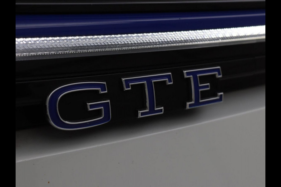 Volkswagen Golf 1.4 eHybrid GTE | Camera | Adaptive cruise | Carplay | Navigatie | Sportstoelen | Full LED | Sfeerverlichting | PHEV