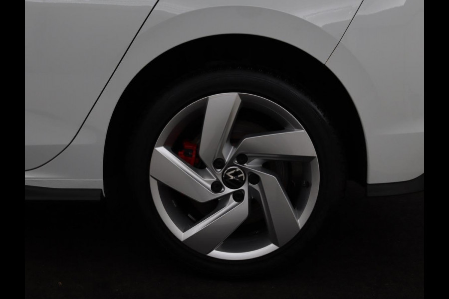Volkswagen Golf 1.4 eHybrid GTE | Camera | Adaptive cruise | Carplay | Navigatie | Sportstoelen | Full LED | Sfeerverlichting | PHEV
