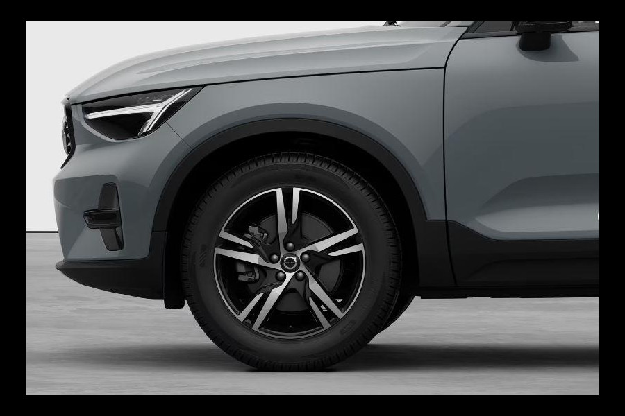 Volvo XC40 B4 211PK Automaat Plus Dark / Extra getint glas achter / Climate pack / Connect Nubuck bekleding