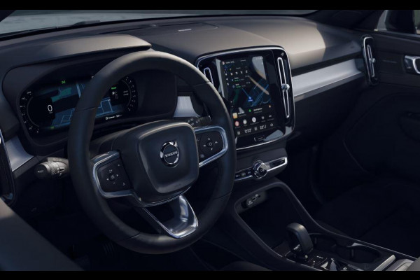 Volvo XC40 B4 211PK Automaat Plus Dark / Extra getint glas achter / Climate pack / Connect Nubuck bekleding