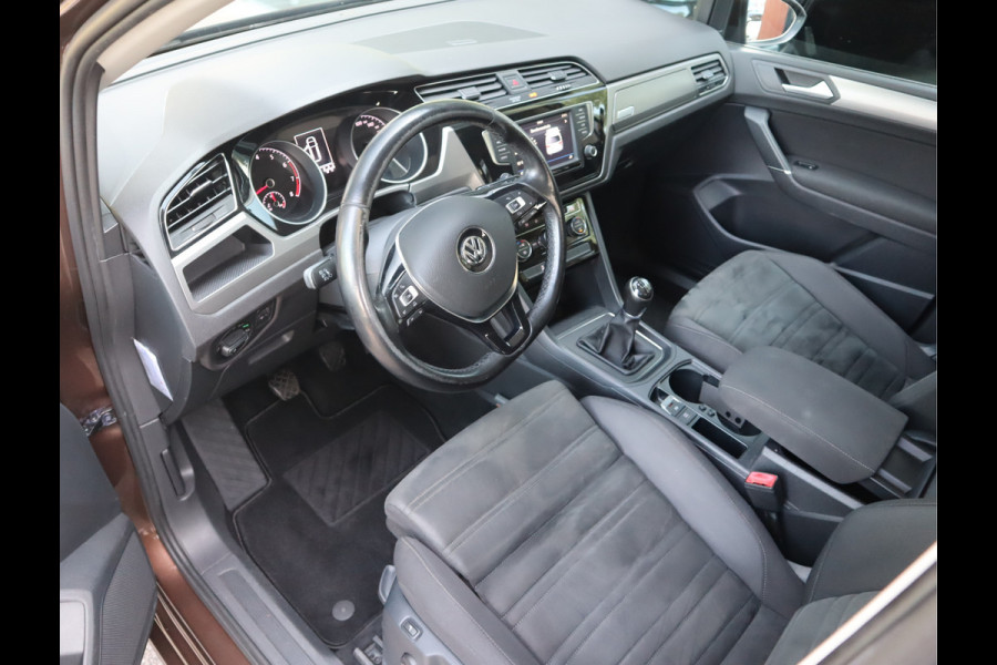 Volkswagen Touran 1.2 TSI Connected Series 7 Persoons