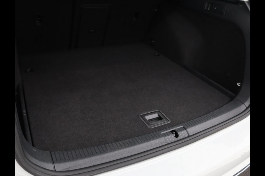 Volkswagen GOLF Variant 1.0 TSI Comfortline | Trekhaak | Navigatie | Apple CarPlay | Cruise Control | DAB | LED | LMV