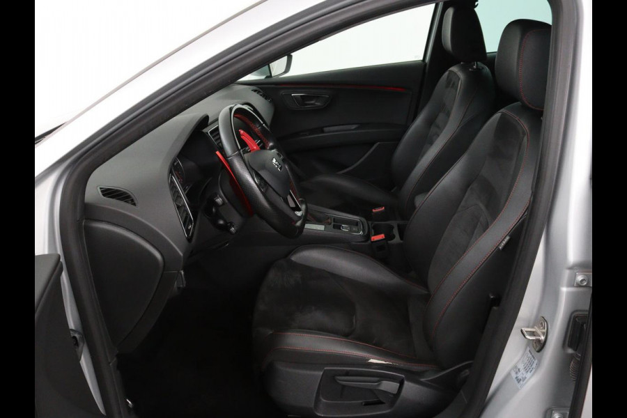 Seat Leon 1.4 TSI FR Xcellence | Panoramadak | Camera | Stoelverwarming | Half leder/Alcantara | Carplay | Full LED