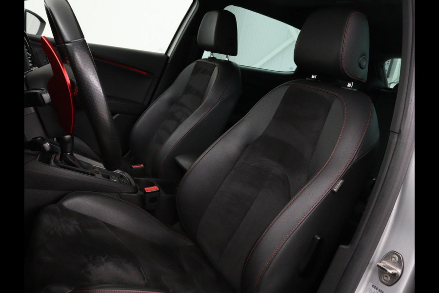 Seat Leon 1.4 TSI FR Xcellence | Panoramadak | Camera | Stoelverwarming | Half leder/Alcantara | Carplay | Full LED