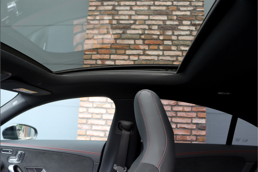 Mercedes-Benz CLA-Klasse 180 AMG Line Aut7 | Memorypakket | Panoramadak | Burmester | Augmented Reality | Sfeerverlichting | Camera | Nightpakket |