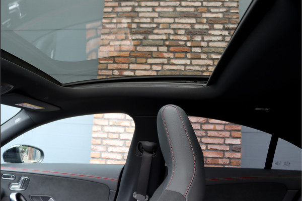 Mercedes-Benz CLA-Klasse 180 AMG Line Aut7 | Memorypakket | Panoramadak | Burmester | Augmented Reality | Sfeerverlichting | Camera | Nightpakket |