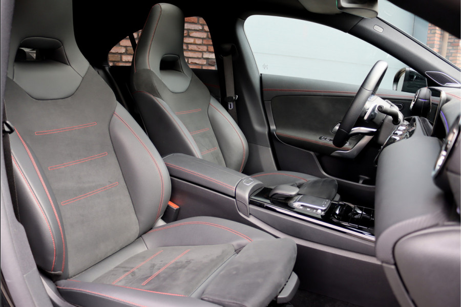 Mercedes-Benz CLA-Klasse 180 AMG Line Aut7 | Memorypakket | Panoramadak | Burmester | Augmented Reality | Sfeerverlichting | Camera | Nightpakket |
