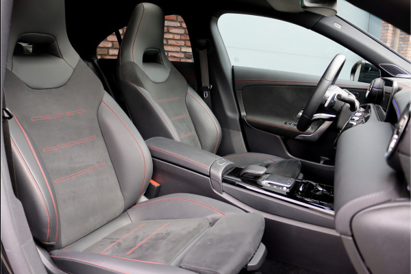 Mercedes-Benz CLA-Klasse 180 AMG Line Aut7 | Memorypakket | Panoramadak | Burmester | Augmented Reality | Sfeerverlichting | Camera | Nightpakket |