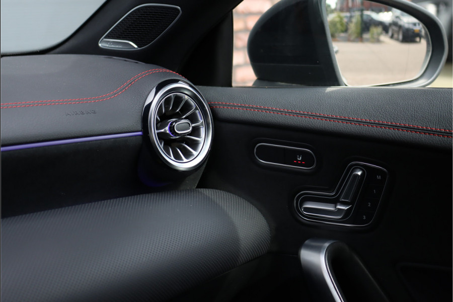 Mercedes-Benz CLA-Klasse 180 AMG Line Aut7 | Memorypakket | Panoramadak | Burmester | Augmented Reality | Sfeerverlichting | Camera | Nightpakket |