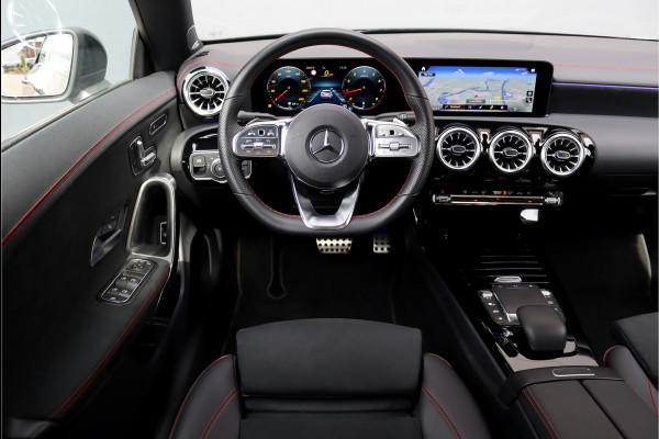 Mercedes-Benz CLA-Klasse 180 AMG Line Aut7 | Memorypakket | Panoramadak | Burmester | Augmented Reality | Sfeerverlichting | Camera | Nightpakket |