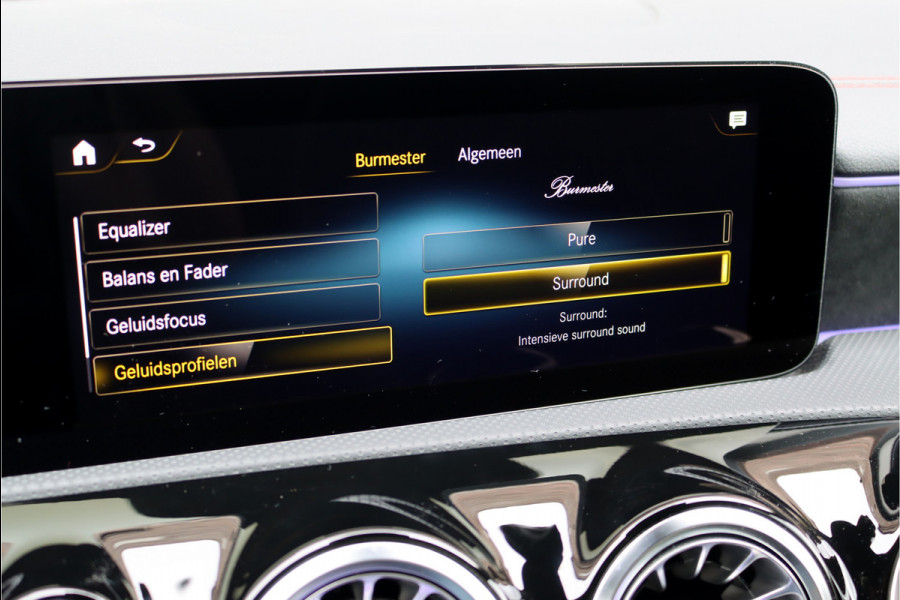 Mercedes-Benz CLA-Klasse 180 AMG Line Aut7 | Memorypakket | Panoramadak | Burmester | Augmented Reality | Sfeerverlichting | Camera | Nightpakket |