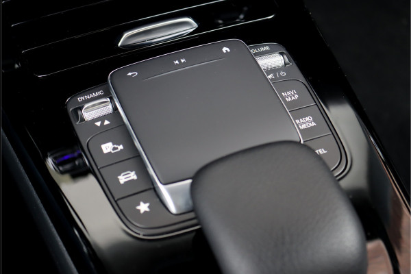 Mercedes-Benz CLA-Klasse 180 AMG Line Aut7 | Memorypakket | Panoramadak | Burmester | Augmented Reality | Sfeerverlichting | Camera | Nightpakket |