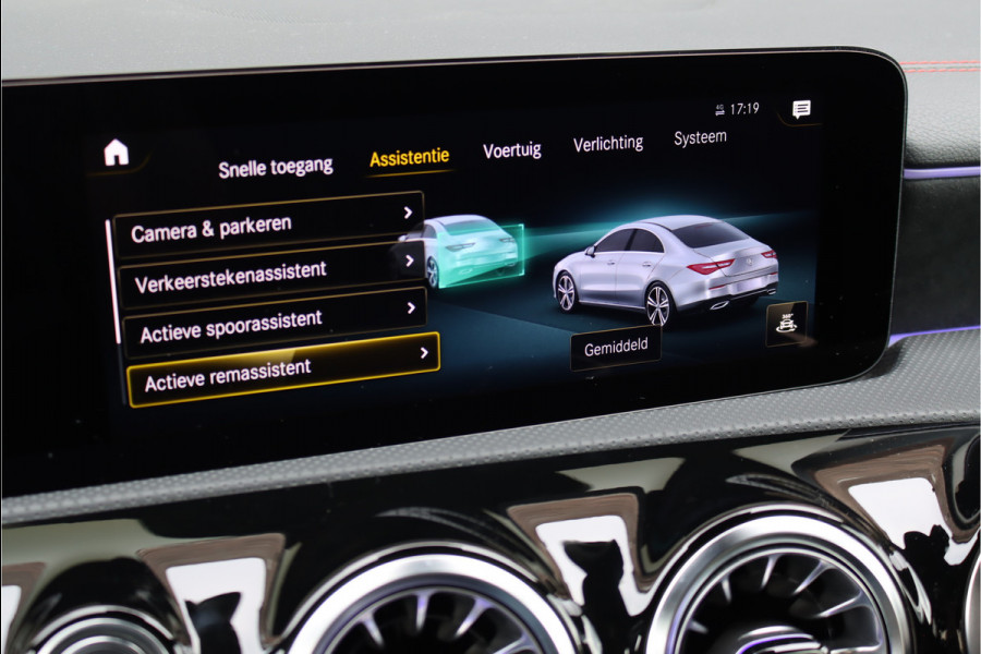 Mercedes-Benz CLA-Klasse 180 AMG Line Aut7 | Memorypakket | Panoramadak | Burmester | Augmented Reality | Sfeerverlichting | Camera | Nightpakket |