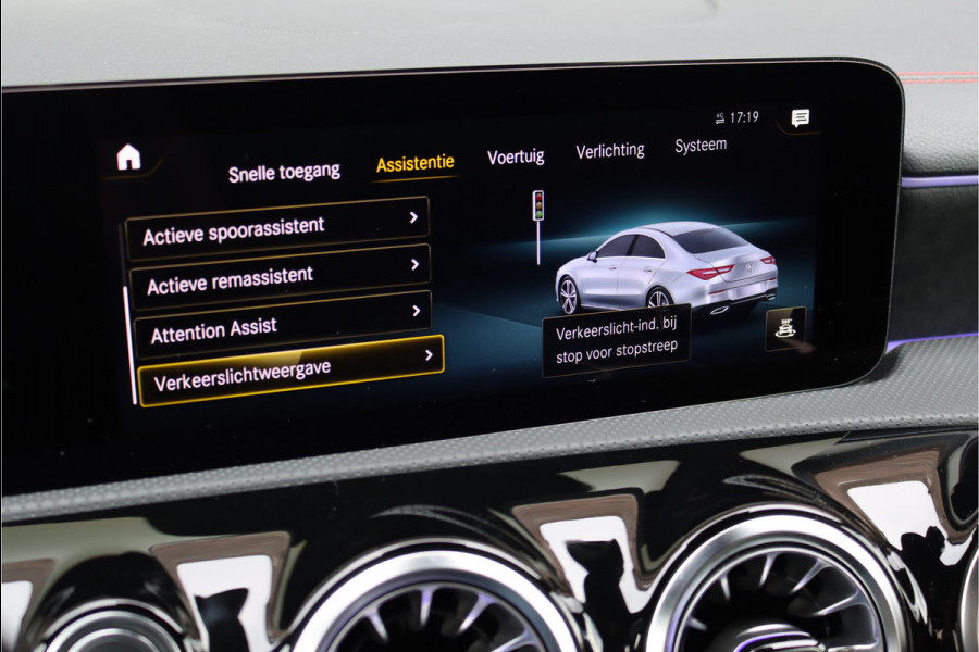 Mercedes-Benz CLA-Klasse 180 AMG Line Aut7 | Memorypakket | Panoramadak | Burmester | Augmented Reality | Sfeerverlichting | Camera | Nightpakket |
