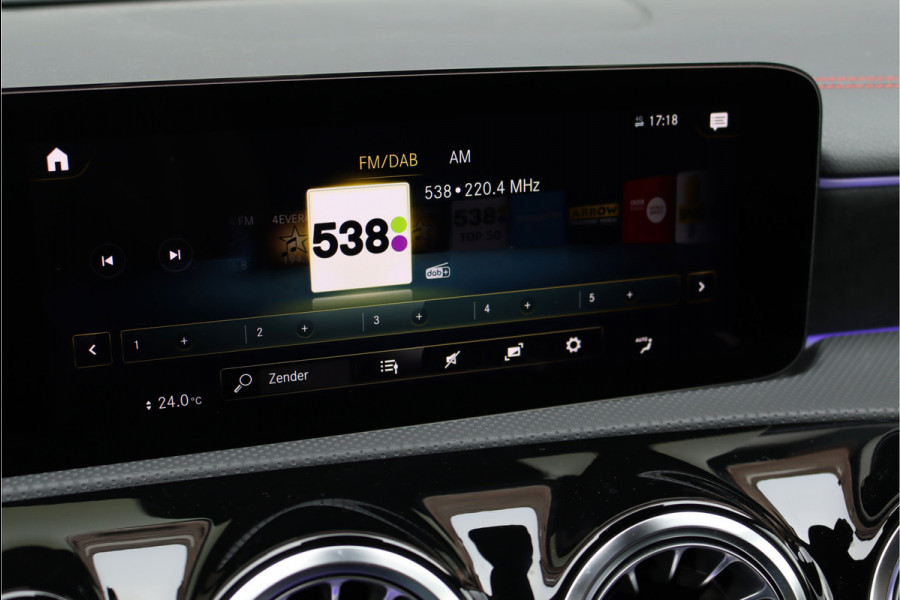 Mercedes-Benz CLA-Klasse 180 AMG Line Aut7 | Memorypakket | Panoramadak | Burmester | Augmented Reality | Sfeerverlichting | Camera | Nightpakket |