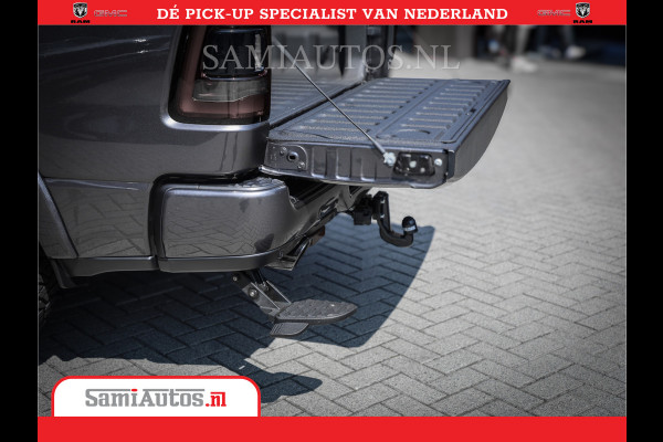Dodge Ram 1500 Laramie Night 5,7 V8 402PK | Krachtige Hemi | Zeer Rijk Uitgevoerd | Comfortabele Dubbele Cabine met Royale 5 Zitplaatsen | BPM vrij | Nu Leverbaar uit Voorraad | Voorraad Nr 2371 - 2297