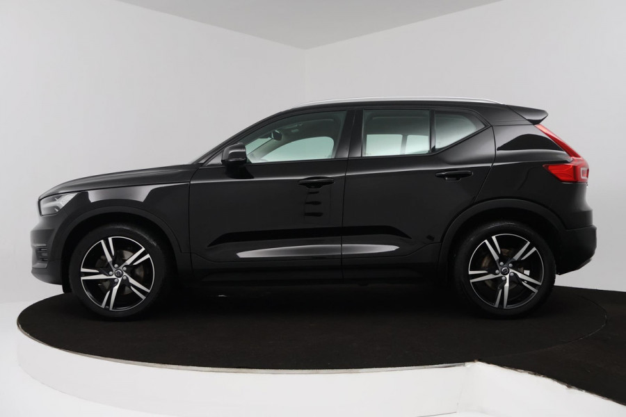 Volvo XC40 2.0 T4 Inscription (TREKHAAK, STOEL/STUUR VERWARMING, ACHTERUITRIJCAMERA, NAVIGATIE, SENSOREN, NL-AUTO)