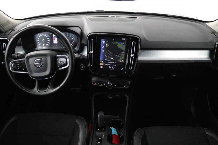 Volvo XC40 2.0 T4 Inscription (TREKHAAK, STOEL/STUUR VERWARMING, ACHTERUITRIJCAMERA, NAVIGATIE, SENSOREN, NL-AUTO)