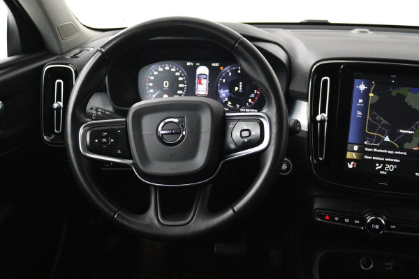 Volvo XC40 2.0 T4 Inscription (TREKHAAK, STOEL/STUUR VERWARMING, ACHTERUITRIJCAMERA, NAVIGATIE, SENSOREN, NL-AUTO)